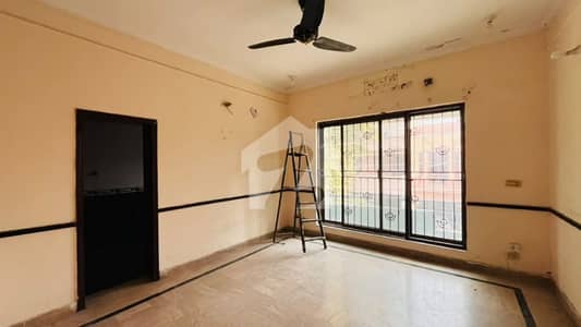 Johar Town 14Marla Independent Upper Portion used For silent Office only