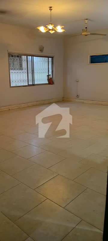 گلشنِ اقبال - بلاک 7 گلشنِ اقبال,گلشنِ اقبال ٹاؤن,کراچی میں 1 کنال Studio دفتر 3.4 لاکھ میں کرایہ پر دستیاب ہے۔
