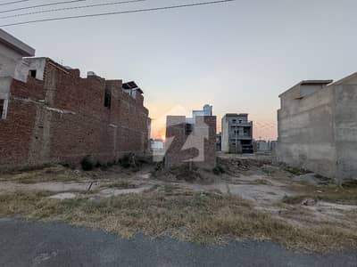 3 Marla plot for Sale on Hot location