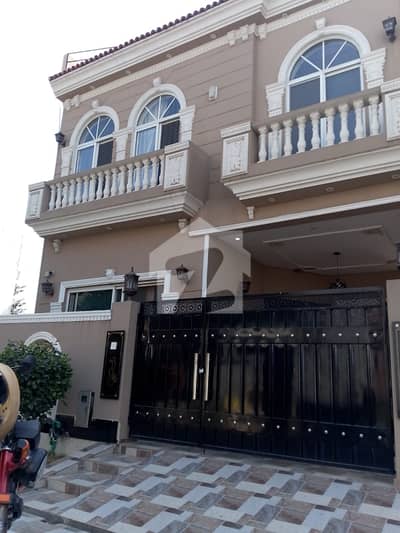 ڈی ایچ اے 9 ٹاؤن ۔ بلاک سی ڈی ایچ اے 9 ٹاؤن,ڈیفنس (ڈی ایچ اے),لاہور میں 3 کمروں کا 5 مرلہ مکان 1.1 لاکھ میں کرایہ پر دستیاب ہے۔