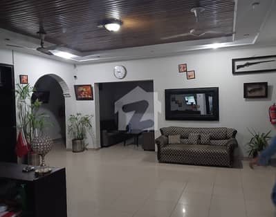ایف ۔ 8 اسلام آباد میں 11 کمروں کا 2 کنال مکان 15.0 لاکھ میں کرایہ پر دستیاب ہے۔