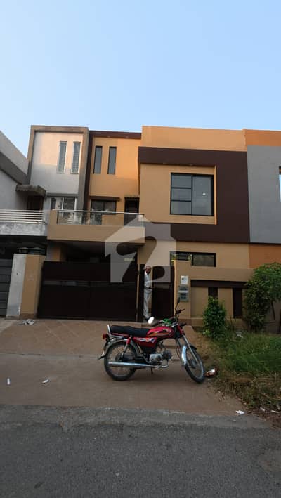 5 Marla Used House for Sale in Sector D Bahria Town Lahore Near Rainbow