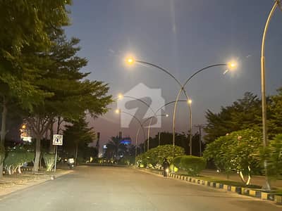 ڈی ایچ اے فیز 8 ڈی ایچ اے ڈیفینس,لاہور میں 2 کنال رہائشی پلاٹ 6.25 کروڑ میں برائے فروخت۔