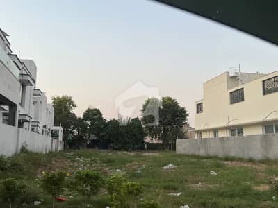 ائیر ایوینیو ۔ بلاک کیو ڈی ایچ اے فیز 8 سابقہ ایئر ایوینیو,ڈی ایچ اے فیز 8,ڈی ایچ اے ڈیفینس,لاہور میں 3 کنال رہائشی پلاٹ 8.0 کروڑ میں برائے فروخت۔ ائیر ایوینیو ۔ بلاک کیو ڈی ایچ اے فیز 8 سابقہ ایئر ایوینیو,ڈی ایچ اے فیز 8,ڈی ایچ اے ڈیفینس,لاہور میں 3 کنال رہائشی پلاٹ 8.0 کروڑ میں برائے فروخت۔