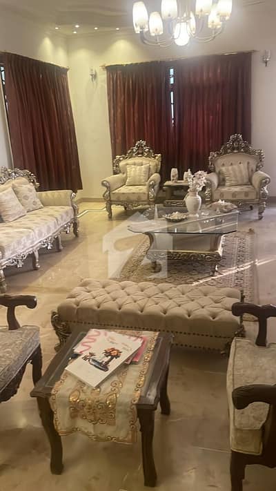 400 SQRYARD FIRST FLOOR PLUS ROOF 3BDD BLOCK 6 GULSHAN IQBAL