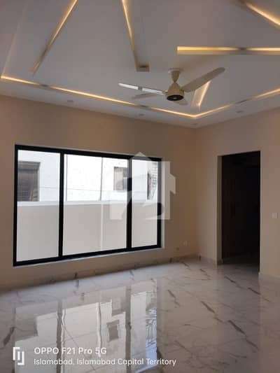 ONE KANAL BRAND NEW SUPERB LUSH HOUSE AVAILABLE FOR SALE