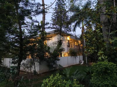 I-8/3 Front Open Corner 600yards Double Story House For Sale