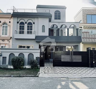 سٹی ہاؤسنگ سوسائٹی گوجرانوالہ میں 6 کمروں کا 10 مرلہ مکان 3.85 کروڑ میں برائے فروخت۔
