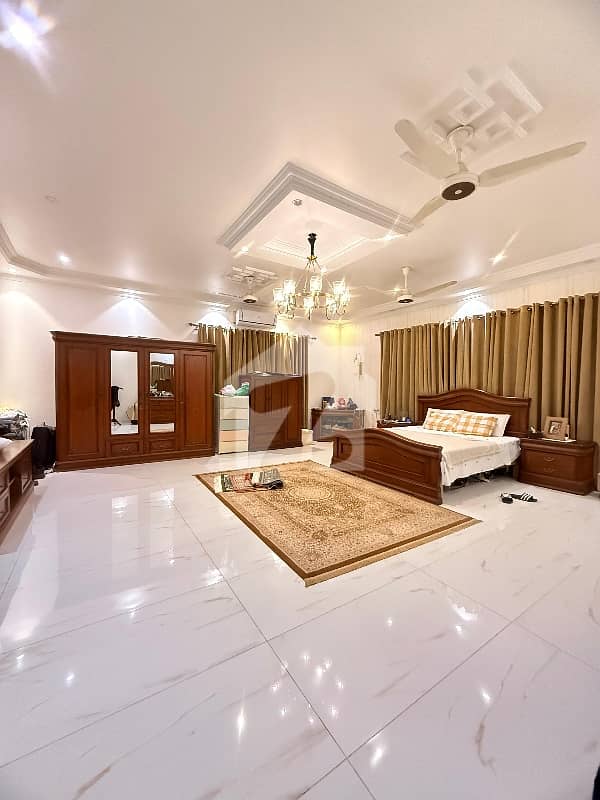 800YARD BUNGALOW AVAILABLE FOR SALE 800YARD BUNGALOW AVAILABLE FOR SALE