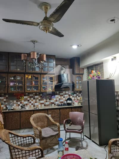 علامہ اقبال ٹاؤن لاہور میں 10 کمروں کا 10 مرلہ مکان 5.5 کروڑ میں برائے فروخت۔ علامہ اقبال ٹاؤن لاہور میں 10 کمروں کا 10 مرلہ مکان 5.5 کروڑ میں برائے فروخت۔