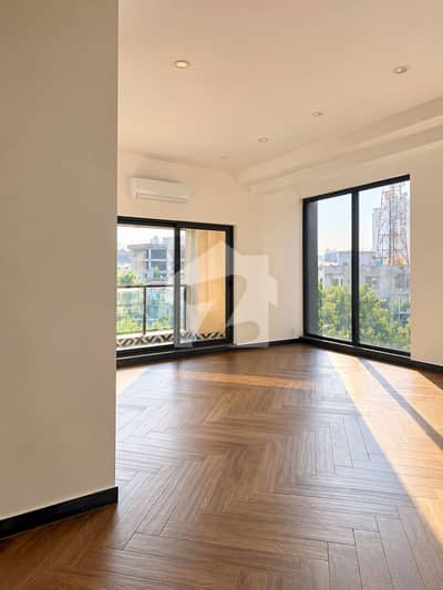 Brand-New Designer Apartment