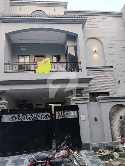 داؤد ریذیڈنسی ہاؤسنگ سکیم ڈیفینس روڈ,لاہور میں 4 کمروں کا 5 مرلہ مکان 2.2 کروڑ میں برائے فروخت۔
