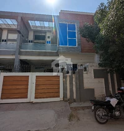 شاہ رُکنِ عالم کالونی ملتان میں 6 کمروں کا 10 مرلہ مکان 3.0 کروڑ میں برائے فروخت۔
