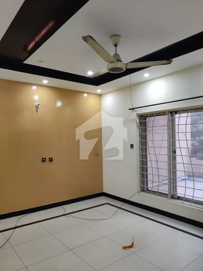 1 KANAL LOWER PORTION AVAILABLE AT FOR RENT IN ALLAMA IQBAL TOWN