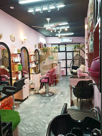 Ladies Saloon (Beauty Parlor) Shop Is On Rent 25000