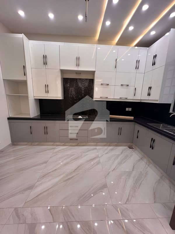 10 Marla modern house for sale 10 Marla modern house for sale