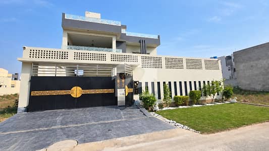 1 Kanal House Good Looking House Prime Location Of LDA Avenue