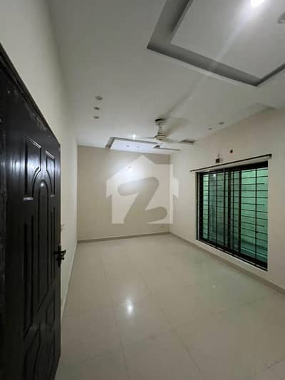 5 MARLA INDEPENDENT HOUSE FOR RENT EDEN BOULEVARD, LAHORE