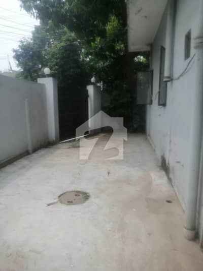 Iqbal Town 10 Marla Corner Facing Green Belt House For Sale Investor Rate At Nishter Block Iqbal Town 10 Marla Corner Facing Green Belt House For Sale Investor Rate At Nishter Block