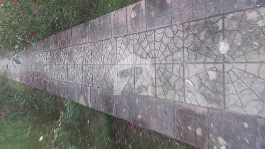 FARM HOUSE 4 BED 5 KANAL OFFICE FAMILY 10 CAR PARKING. 5 LAC