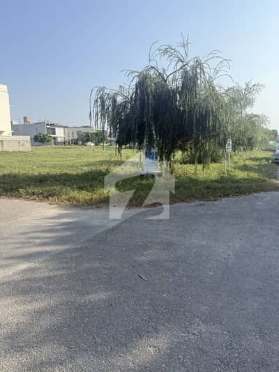 One kanal builder location on investor plot for sale