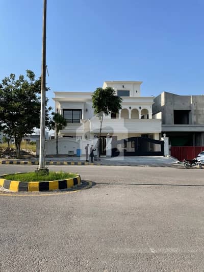 ٹاپ سٹی 1 اسلام آباد میں 7 کمروں کا 1 کنال مکان 11.0 کروڑ میں برائے فروخت۔ ٹاپ سٹی 1 اسلام آباد میں 7 کمروں کا 1 کنال مکان 11.0 کروڑ میں برائے فروخت۔