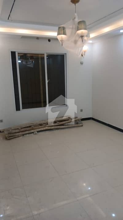 300 Sqyrd 4bd Dd With 5 Washrooms 2nd Floor Westopen Leased Portion With Roof Reserved Car Parking Pechs Block 2 Back Side Mackdonald Tariq Road
