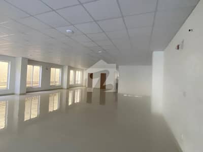گارڈن ٹاؤن مین بلیوارڈ گارڈن ٹاؤن,لاہور میں 2 کنال Studio دفتر 10.0 لاکھ میں کرایہ پر دستیاب ہے۔