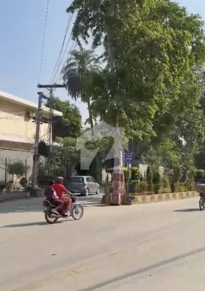 سوِل لائنز گوجرانوالہ میں 4 مرلہ کمرشل پلاٹ 6.0 کروڑ میں برائے فروخت۔