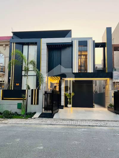 10 Marla Brand New Luxury House For Sale