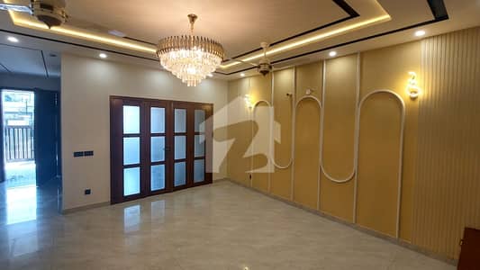 10 MARLA BRAND NEW DESIGNER HOUSE FOR SALE IN IEP TOWN