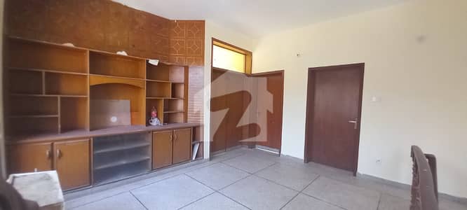 FACING PARK 5 MARLA DOUBLE STOREY HOUSE AVAILABLE FOR SALE FACING PARK 5 MARLA DOUBLE STOREY HOUSE AVAILABLE FOR SALE