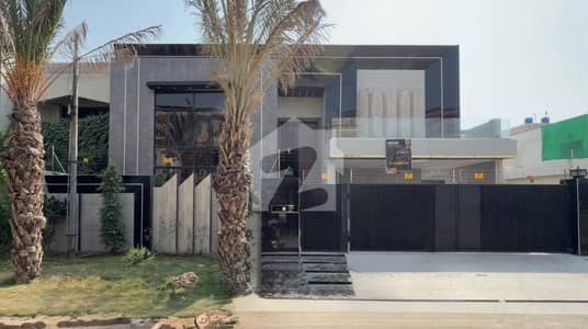 Brand New New Style House Block B Prime Loction Out Class Premium Comfort