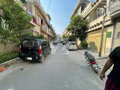 مرغزار آفیسرز کالونی لاہور میں 3 کمروں کا 3 مرلہ مکان 1.45 کروڑ میں برائے فروخت۔