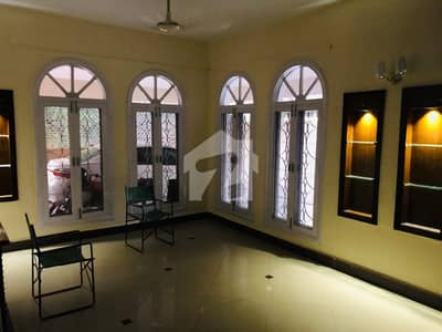 Raise Course 800 Square Yard 6 Bedrooms House Available For Sale