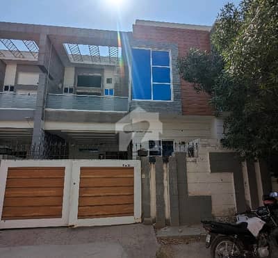ملتان پبلک سکول روڈ ملتان میں 3 کمروں کا 5 مرلہ مکان 1.4 کروڑ میں برائے فروخت۔