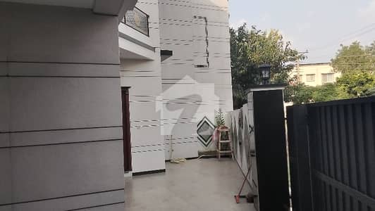 نشیمنِ اقبال فیز 2 نشیمنِ اقبال,لاہور میں 5 کمروں کا 10 مرلہ مکان 3.95 کروڑ میں برائے فروخت۔
