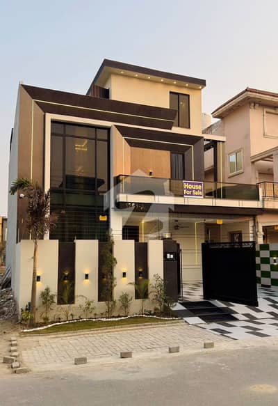 10 Marla ultra Modren house central park Lahore