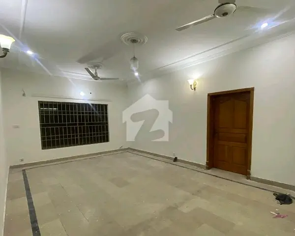 Centrally Located Upper Portion For rent In E-11 Available