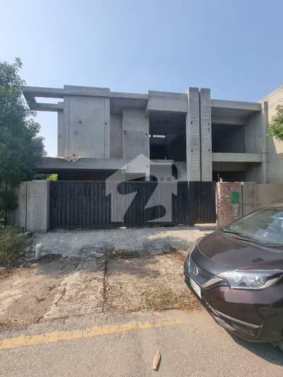 بحریہ آرچرڈ لاہور میں 5 کمروں کا 16 مرلہ مکان 4.0 کروڑ میں برائے فروخت۔