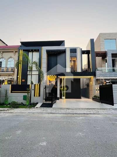بحریہ ٹاؤن سیکٹر سی بحریہ ٹاؤن,لاہور میں 5 کمروں کا 11 مرلہ مکان 3.95 کروڑ میں برائے فروخت۔ بحریہ ٹاؤن سیکٹر سی بحریہ ٹاؤن,لاہور میں 5 کمروں کا 11 مرلہ مکان 3.95 کروڑ میں برائے فروخت۔