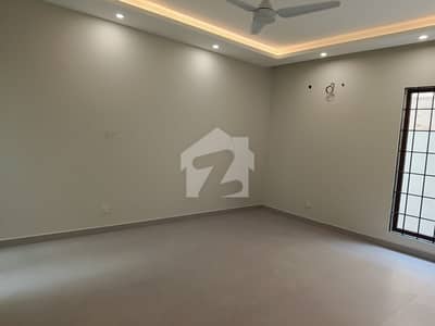 ڈی ایچ اے فیز 4 ڈی ایچ اے ڈیفینس,کراچی میں 5 کمروں کا 12 مرلہ مکان 16.5 کروڑ میں برائے فروخت۔
