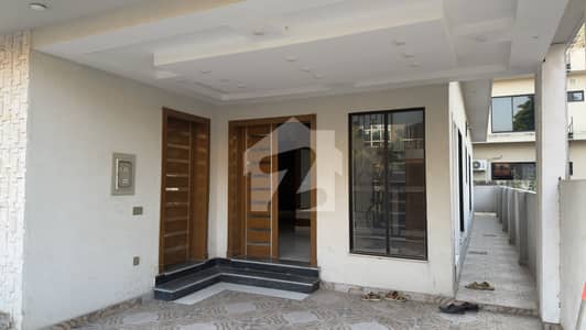 10 Marla House | 5 Bed | 6 Bath | Bahria Town Phase 3 | Demand 5.5 Cr