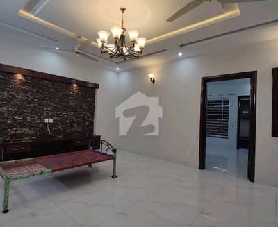ٹاپ سٹی 1 - بلاک اے ٹاپ سٹی 1,اسلام آباد میں 5 کمروں کا 10 مرلہ مکان 5.0 کروڑ میں برائے فروخت۔