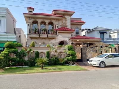 ڈی ایچ اے فیز 3 - بلاک ڈبل ایکس ڈی ایچ اے فیز 3,ڈی ایچ اے ڈیفینس,لاہور میں 5 کمروں کا 1 کنال مکان 12.6 کروڑ میں برائے فروخت۔