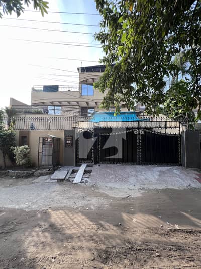 ایجوکیشن ٹاؤن لاہور میں 6 کمروں کا 1 کنال مکان 7.45 کروڑ میں برائے فروخت۔ ایجوکیشن ٹاؤن لاہور میں 6 کمروں کا 1 کنال مکان 7.45 کروڑ میں برائے فروخت۔