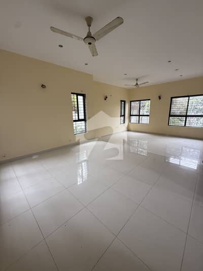 4 Bed DD Lounge 500 Yards Luxury Upper Portion For Rent In DHA Phase 8 | Prime Location