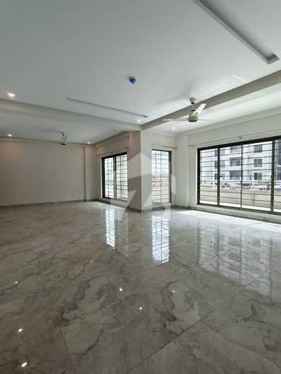 13 Marla 4 Bedrooms Flat Available For Rent.