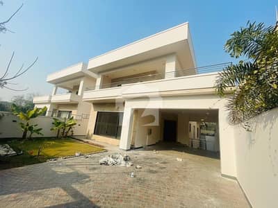 ایف ۔ 7 اسلام آباد میں 6 کمروں کا 1 کنال مکان 11.0 لاکھ میں کرایہ پر دستیاب ہے۔