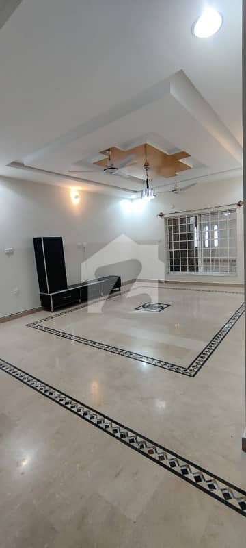 سوان گارڈن ۔ بلاک ایف سوان گارڈن,اسلام آباد میں 3 کمروں کا 1 کنال بالائی پورشن 95.0 ہزار میں کرایہ پر دستیاب ہے۔ سوان گارڈن ۔ بلاک ایف سوان گارڈن,اسلام آباد میں 3 کمروں کا 1 کنال بالائی پورشن 95.0 ہزار میں کرایہ پر دستیاب ہے۔
